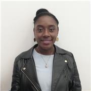 Profesor de ciencia políticas imparte clases a personas de cualquier edad